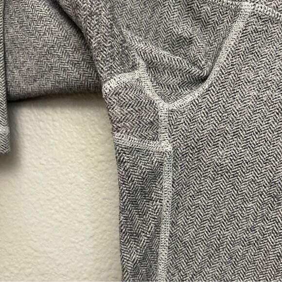Lululemon Athletica Crop 21” Mini Grey Heathered Herringbone Size 2 - Picture 9 of 14